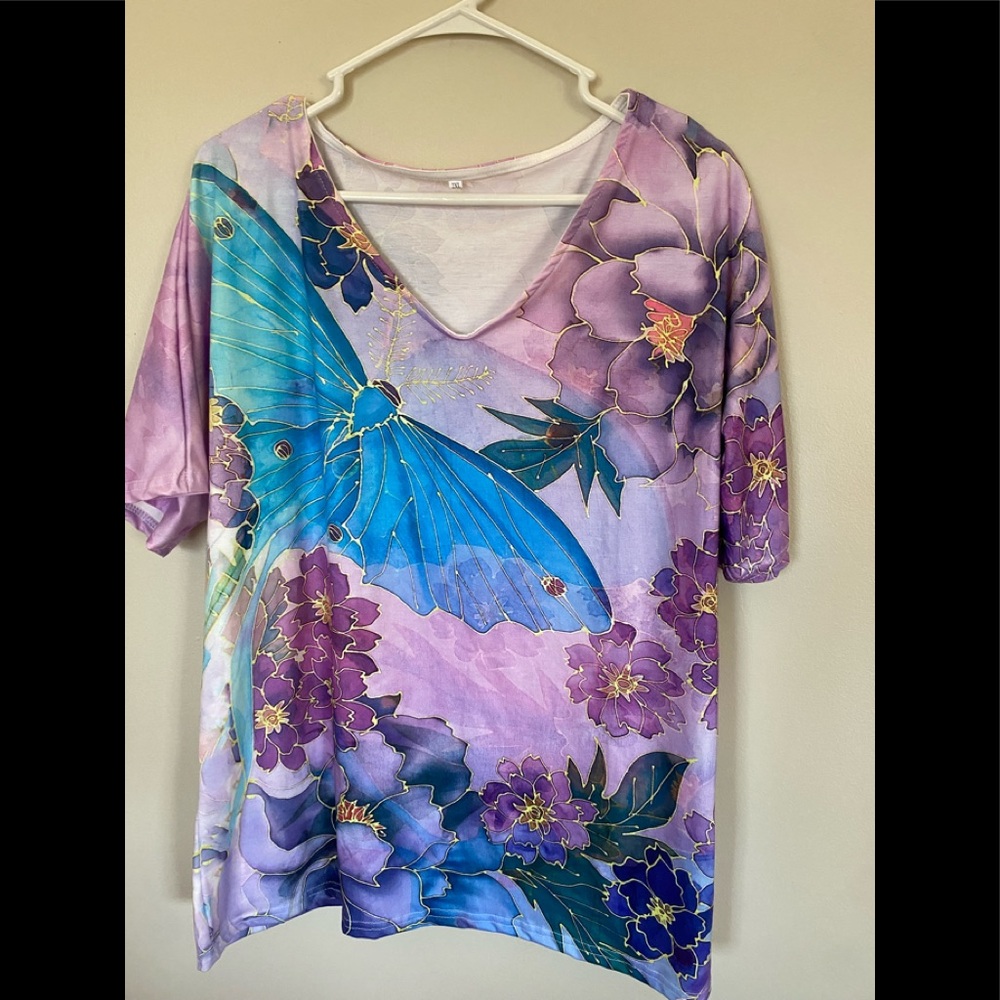 Beautiful butterfly tee shirt.
